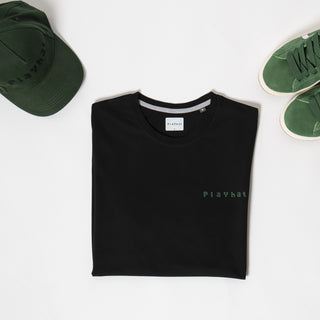 T-shirt abbinata alle sneakers Verde Grass e al cappello