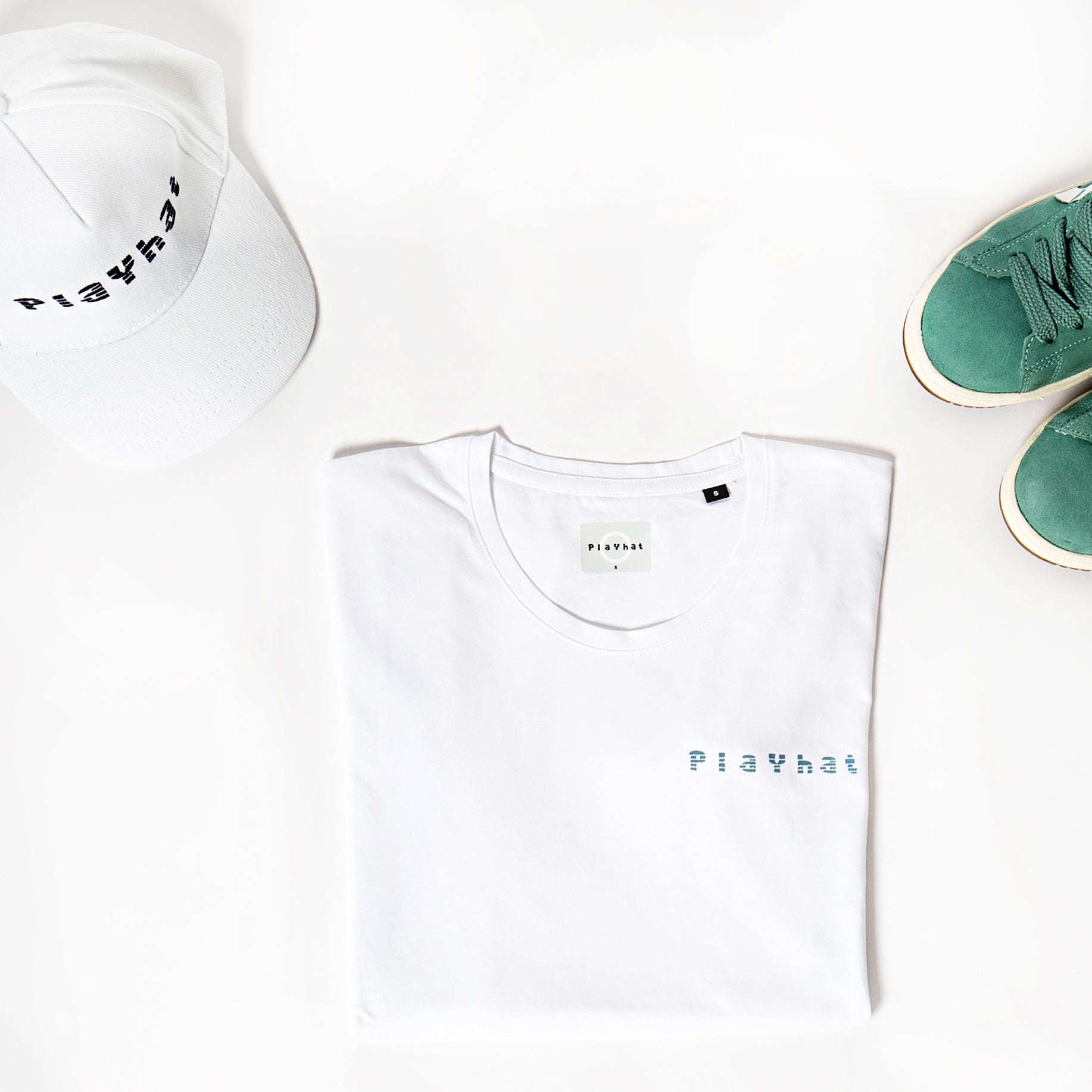 T-shirt con sneakers verde acqua abbinate